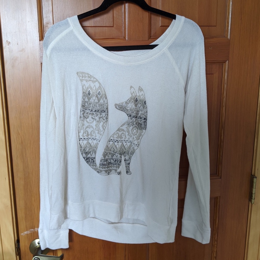 Cream-colored fox sweater (L)